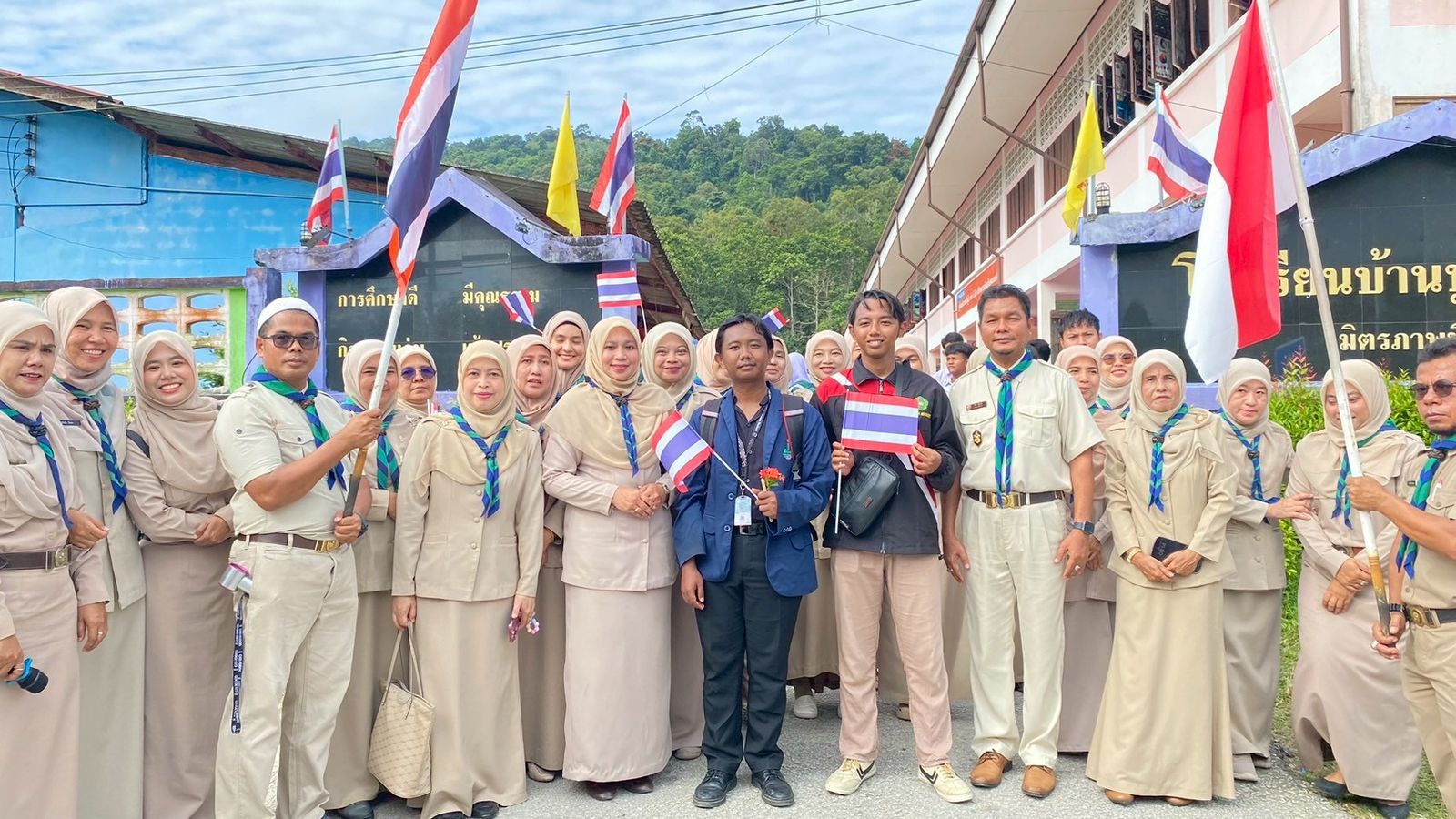 Belajar di Negeri Gajah Putih: Kisah Muhammad Nabil Mengajar Bahasa Inggris di Thailand